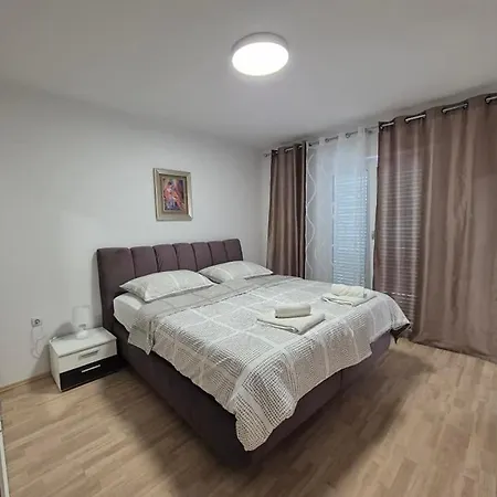Apartments Velinka Mundanije Exterior photo