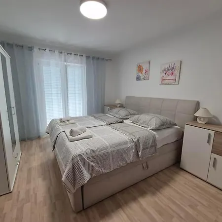 Apartments Velinka Mundanije Exterior photo