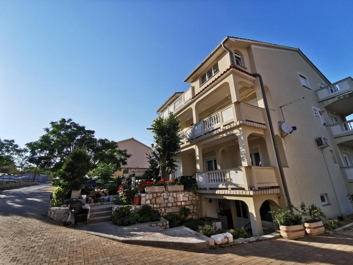 Velinka Apartment *
