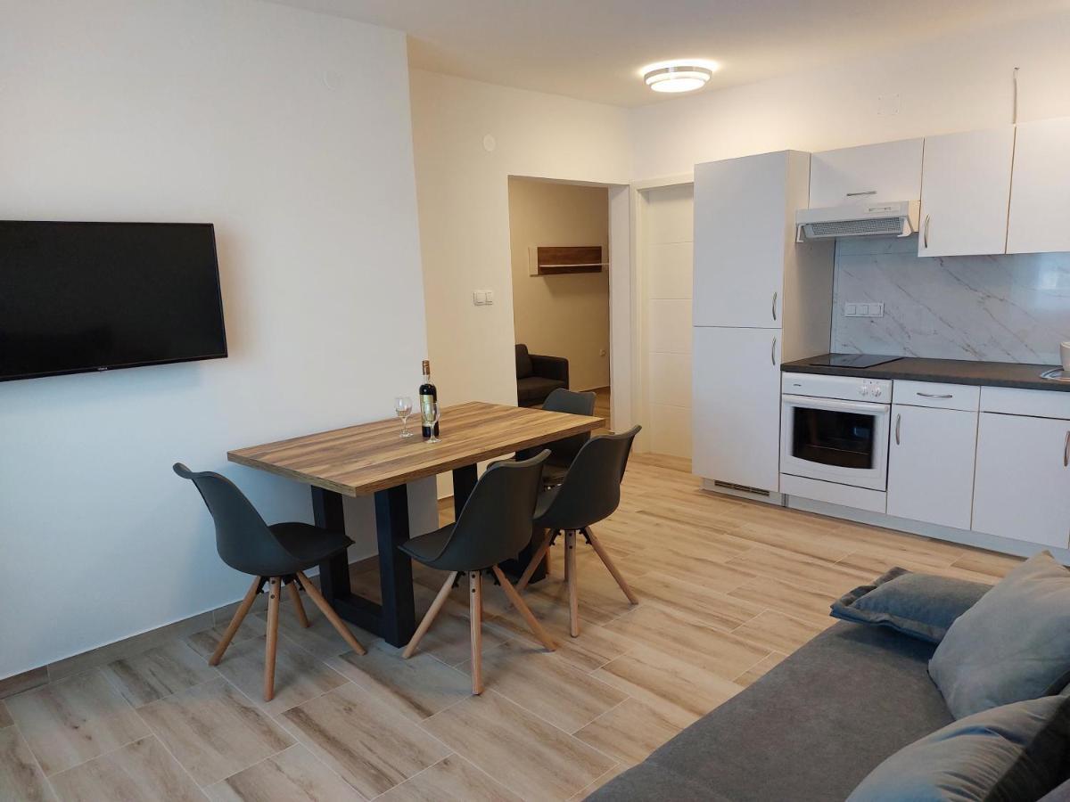 Apartment Velinka *