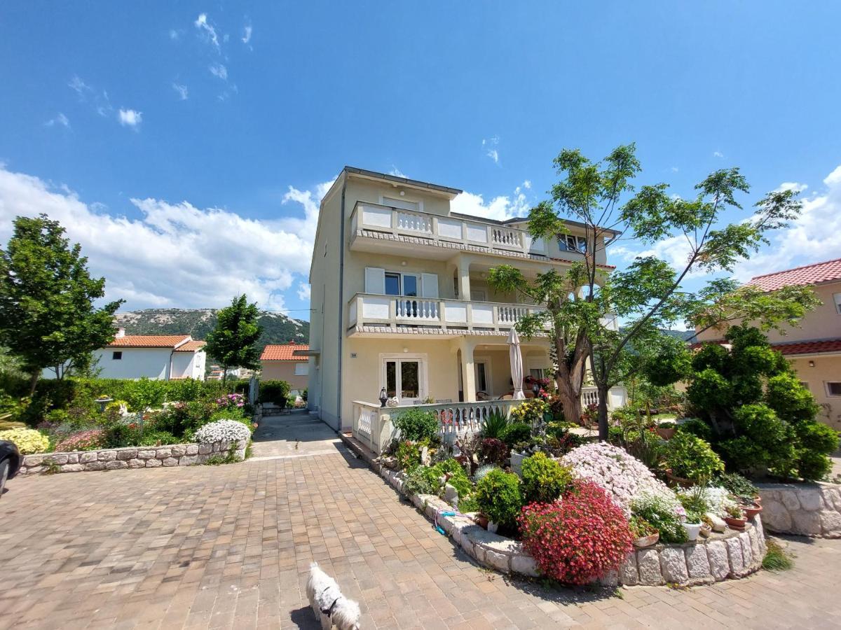Apartment Velinka *
