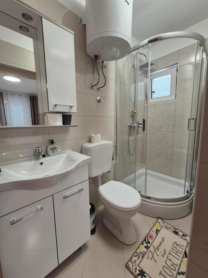 Velinka Apartment *