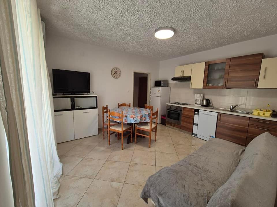Velinka Apartment *